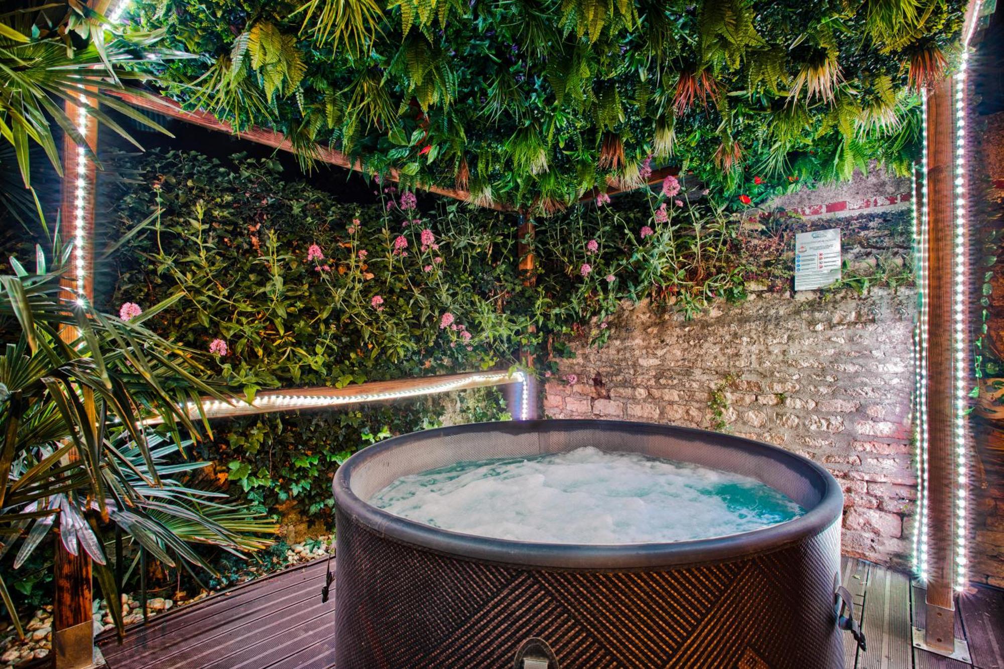 Appartement Fraichement Renovee - Jacuzzi Au Coeur De ก็อง ภายนอก รูปภาพ